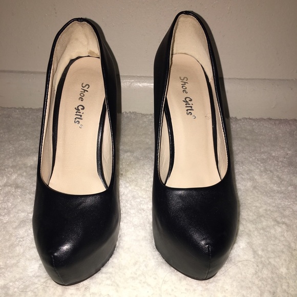 Black heels with red bottoms