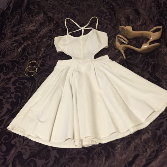 Charlotte Russe Dresses & Skirts - ✨Charlotte Russe Cutout dresss