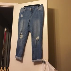 Size 18 Destructed Knee Skinny Jean.