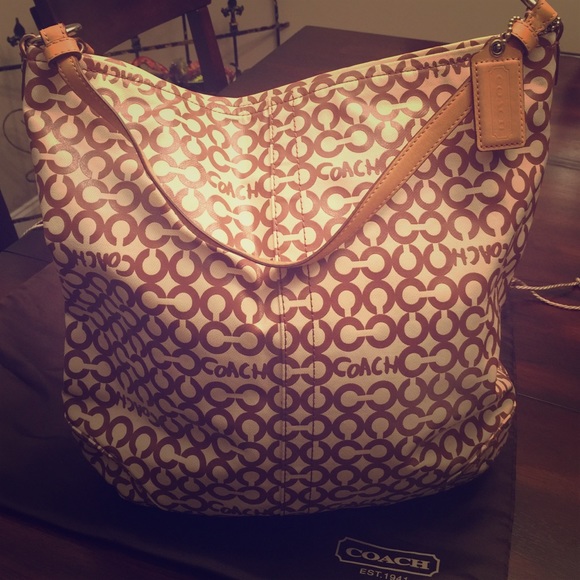 Coach shoulder bag 💼 PRICE REDUCTION - Picture 1 of 4