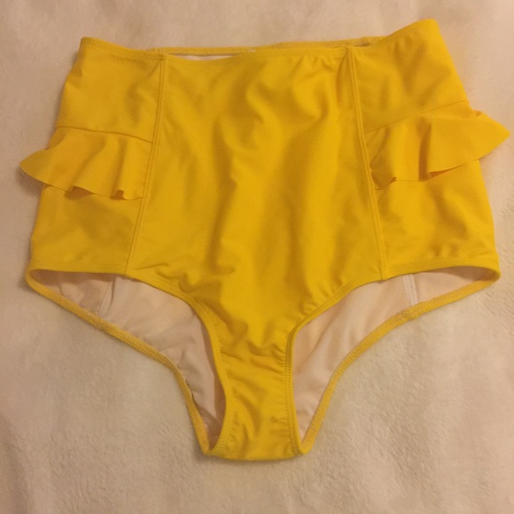 Kortni Jeane Other - Kortni Jeane Hip Ruffle Bottom Size L