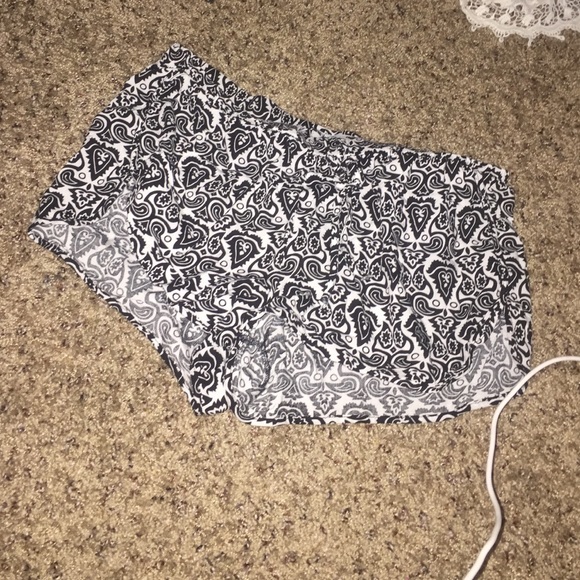 Ruffle shorts