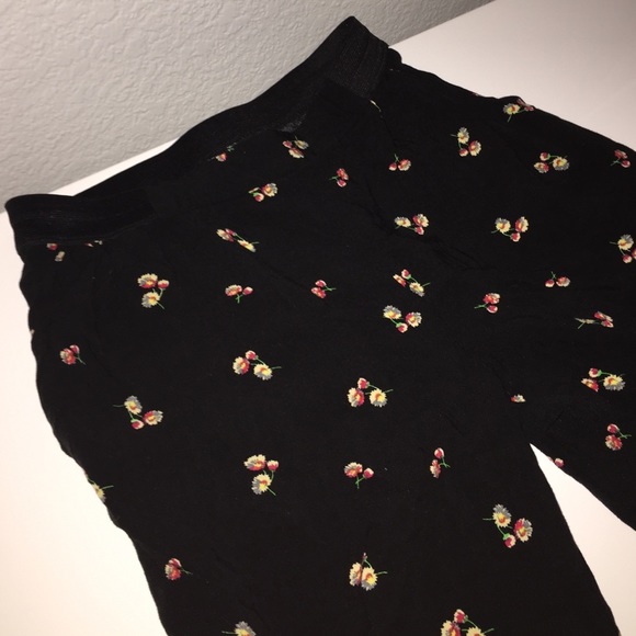 High-waisted printed pants