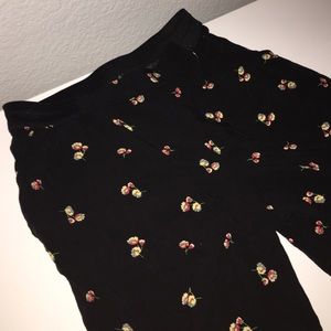 High-waisted printed pants