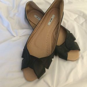 Black peep toe flats