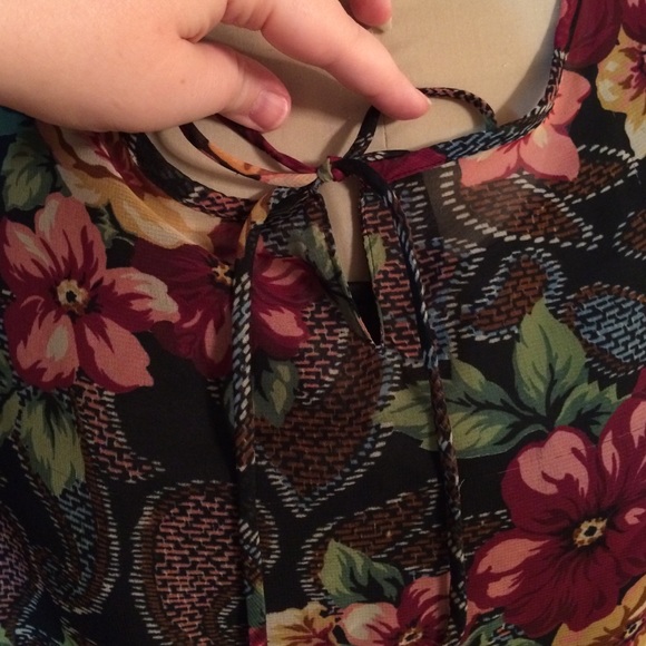 EUC Sheer Floral Top - Picture 2 of 4