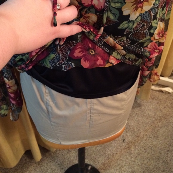 EUC Sheer Floral Top - Picture 3 of 4