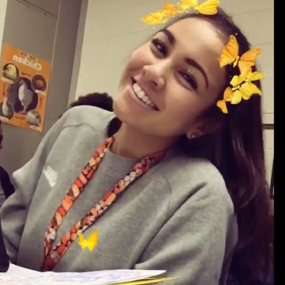 Meet your Posher, Cassie - Picture 4 of 4