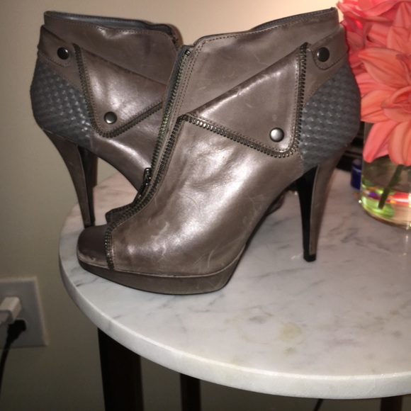 Gianni Bini booties