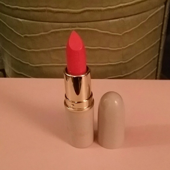 Mellow matte lipstick