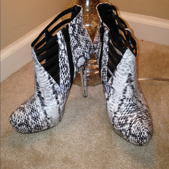 heels - Picture 2 of 4