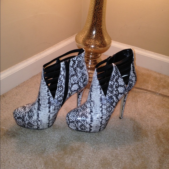 heels - Picture 3 of 4