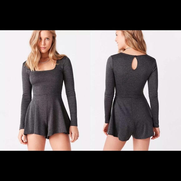 Urban outfitters Long Sleeves Romper, size XS,