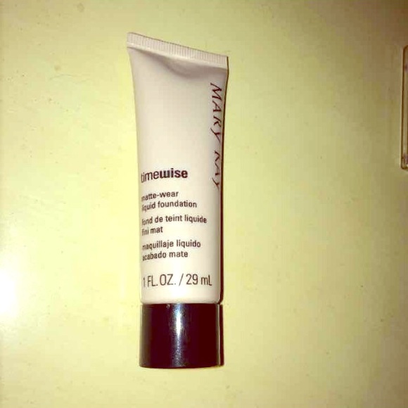Mary Kay matte wear liquid foundation beige 2