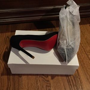 Beautiful suede shoes with red bottom