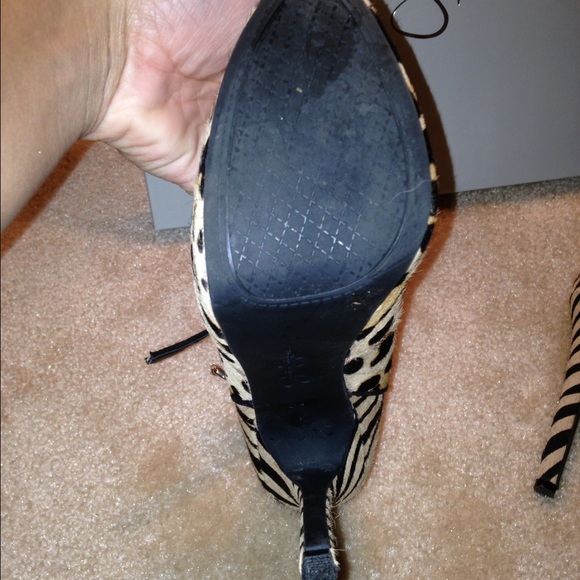 heels - Picture 3 of 4
