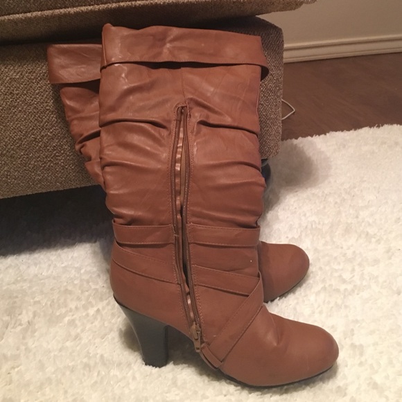 Women's boots size M