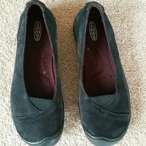 Keen leather slip on flats