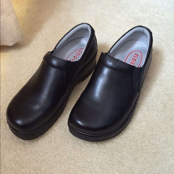 Super comfy KLOGZ  Naples in Black size 9