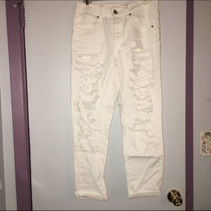 Ripped white cropped jeans