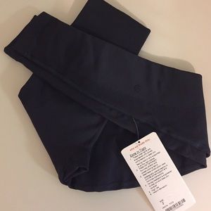Lululemon zone in tight size2 navy