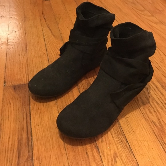 Short black ankle boots!