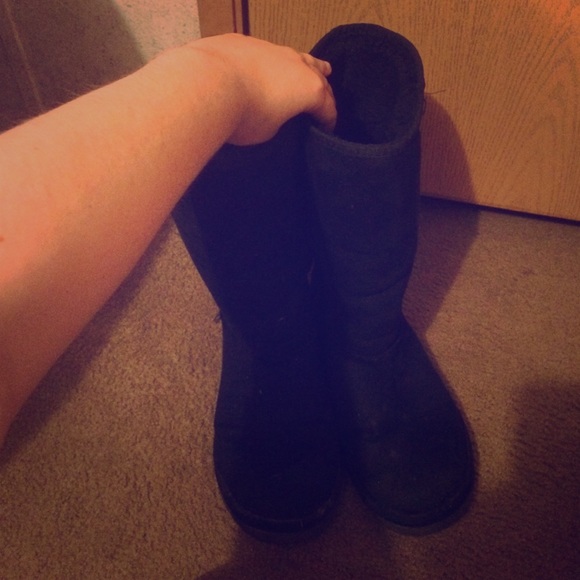 Black ugg boots