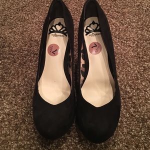 Fergalicious black swede wedges