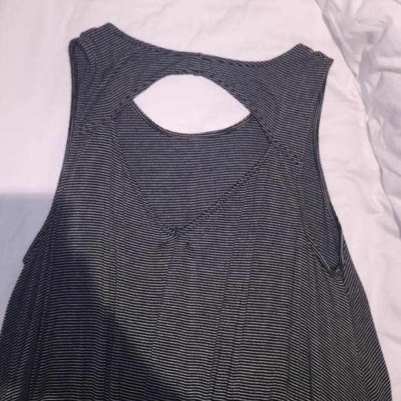 Size medium striped open back FLOWY DRESS 😍
