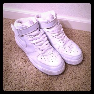 Pre-loved Nike Air Force 1's mids in white