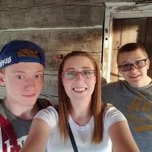 Meet your Posher, Makenzie