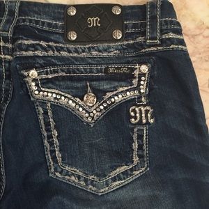 Cute dark wash crop Jean!