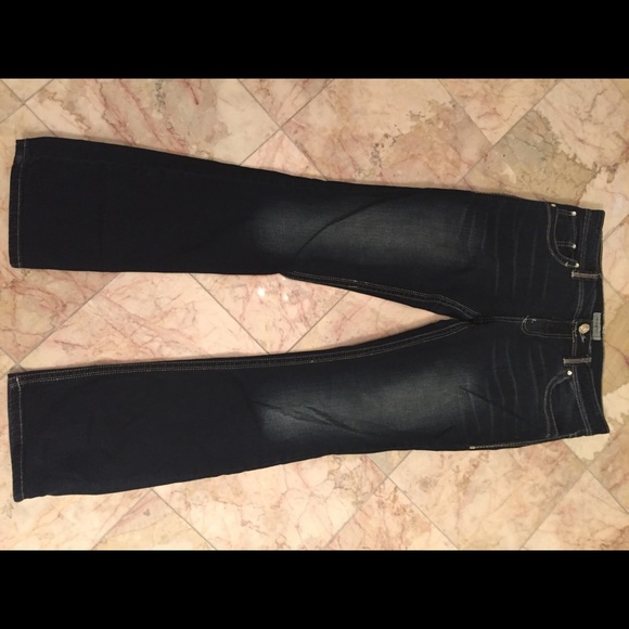 Super cute dark wash Jean!