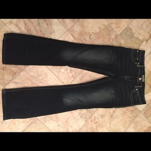 Super cute dark wash Jean!