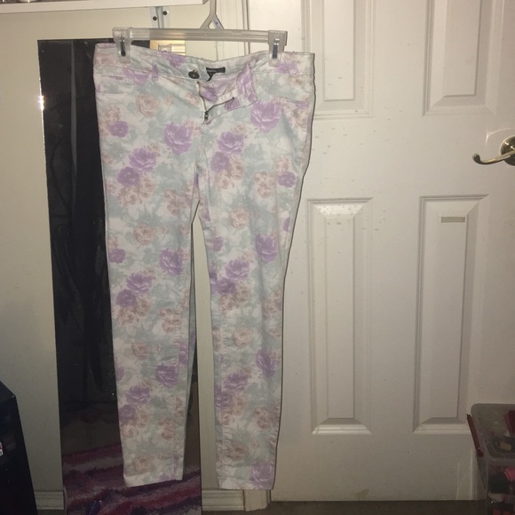 Floral print jeans!