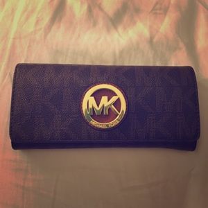 🎀 Michael Kors Fulton Wallet 🎀