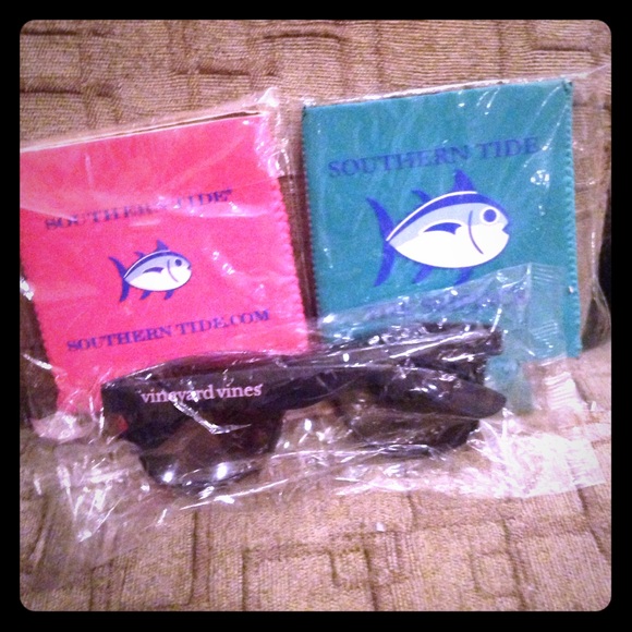 RAY-BAN Style Shades + 2 Coozie