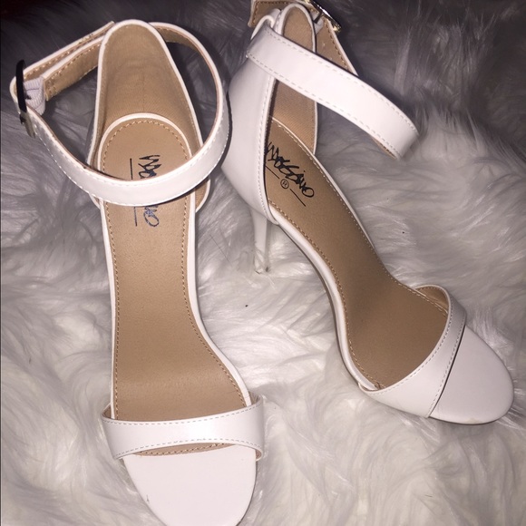 💎 NEVER WORN White Strap Heels 💎