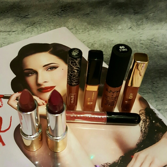 2 lipsticks, 3 glosses, 2 liquid lipsticks