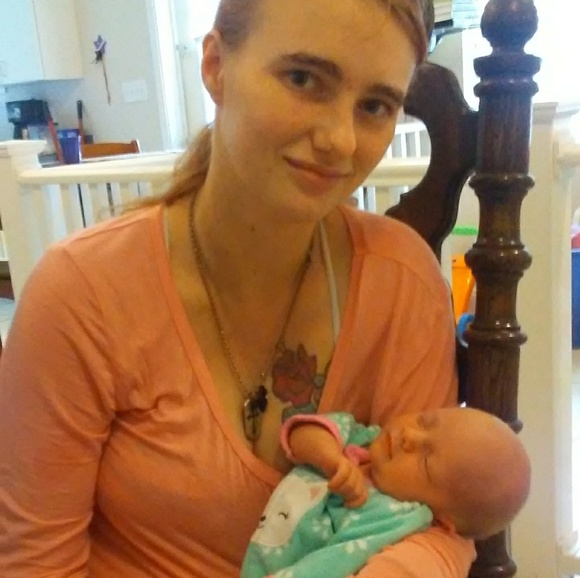 Meet your Posher, Jlynn - Picture 2 of 5