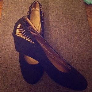 Black and gold wedges
