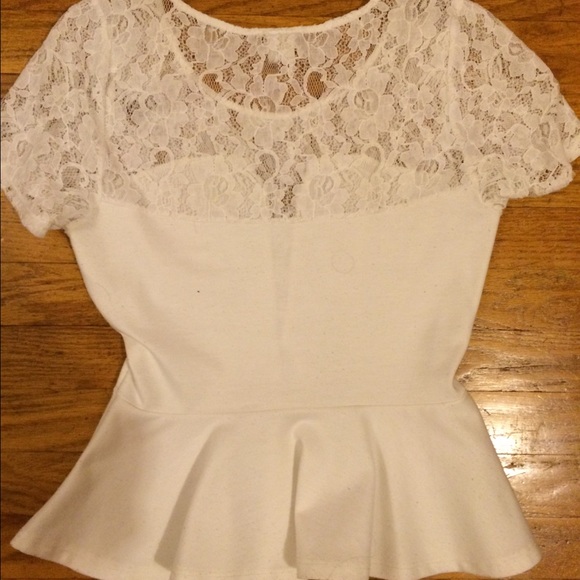 WHITE LACE PEPLUM TOP - Picture 2 of 2