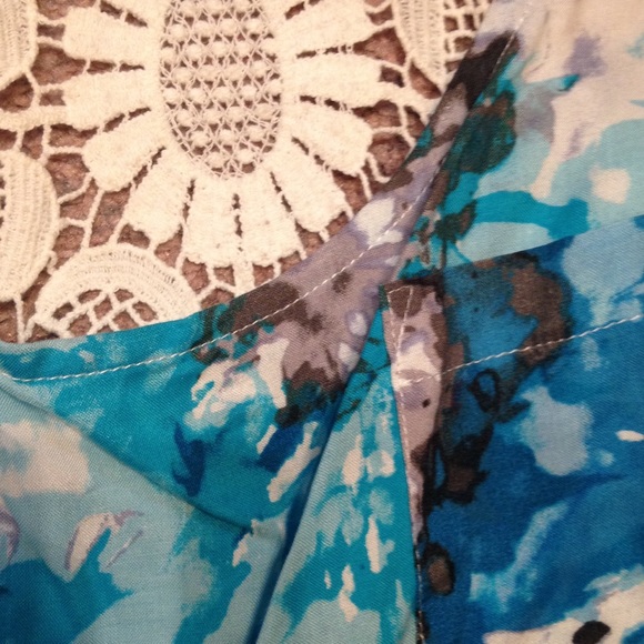 Flowy Tank Top - Picture 2 of 3
