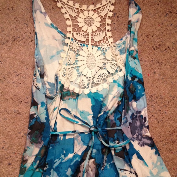 Flowy Tank Top - Picture 3 of 3