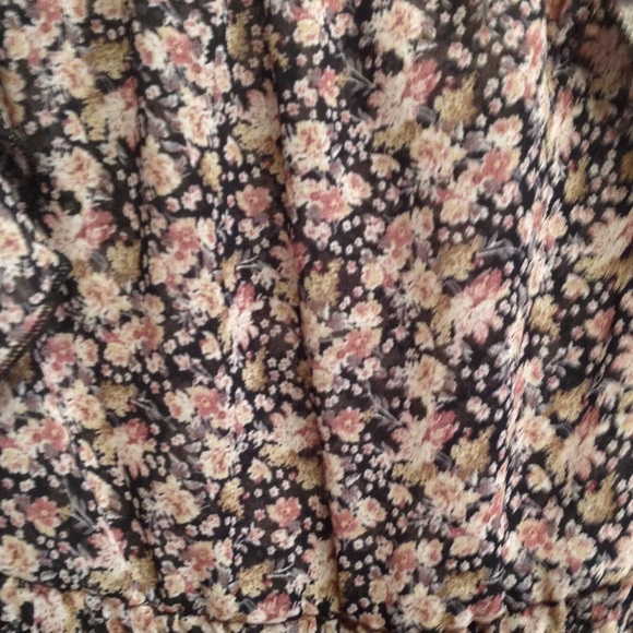 Flowy Floral Tank - Picture 2 of 2