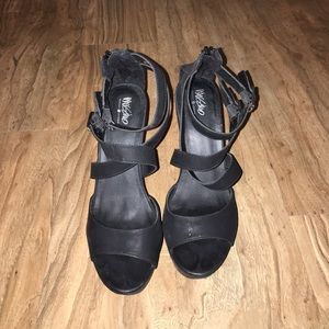 Black wedge heels