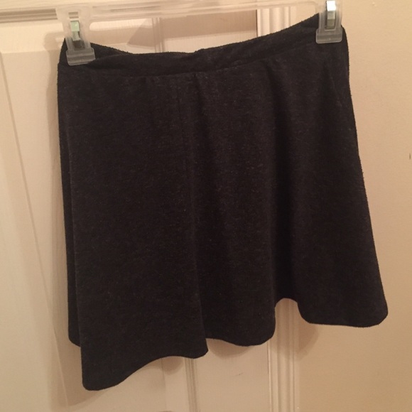 L.A. Hearts// Pacsun skater skirt - Picture 2 of 2