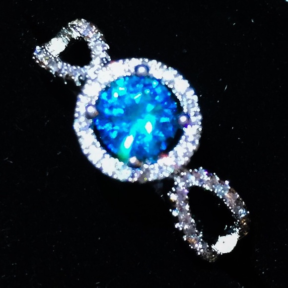 🛑 Clearance 🛑 1 Ct Ocean Blue CubicZirconia Ring - Picture 2 of 3