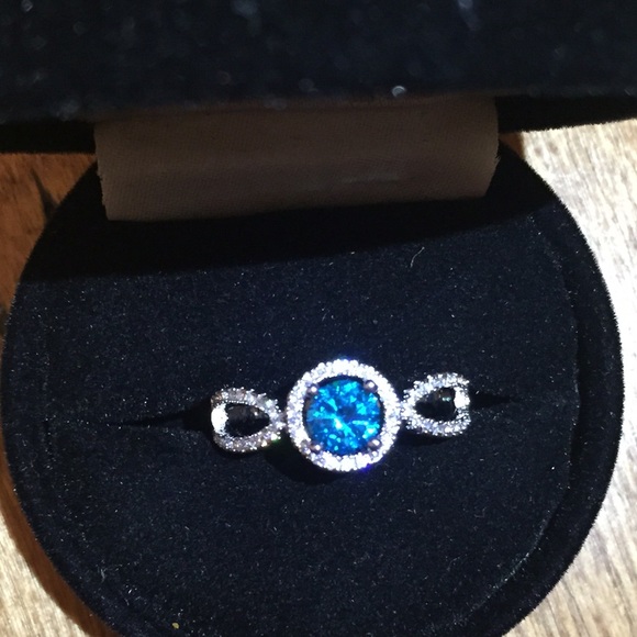 🛑 Clearance 🛑 1 Ct Ocean Blue CubicZirconia Ring - Picture 3 of 3