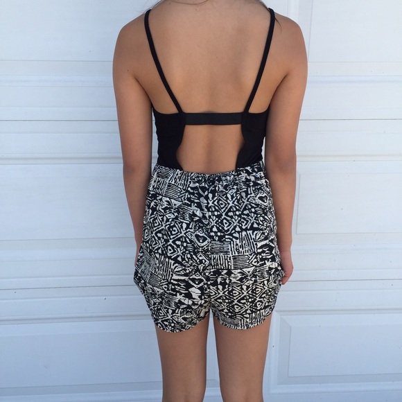 Backless Patterned Romper - Picture 2 of 3